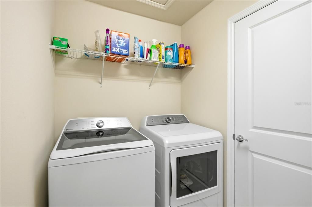 Activo con contrato: $2,900 (4 camas, 3 baños, 2219 Pies cuadrados)