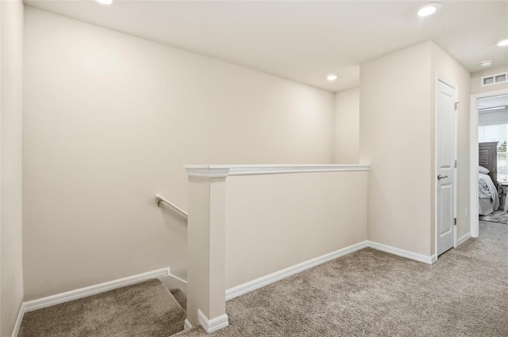 Activo con contrato: $2,900 (4 camas, 3 baños, 2219 Pies cuadrados)