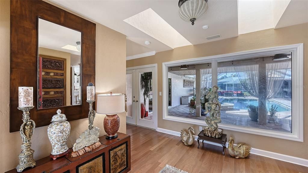 En Venta: $824,900 (4 camas, 3 baños, 3169 Pies cuadrados)