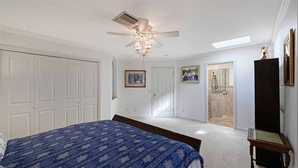 En Venta: $824,900 (4 camas, 3 baños, 3169 Pies cuadrados)