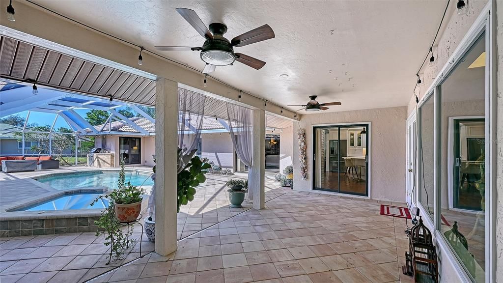 En Venta: $824,900 (4 camas, 3 baños, 3169 Pies cuadrados)