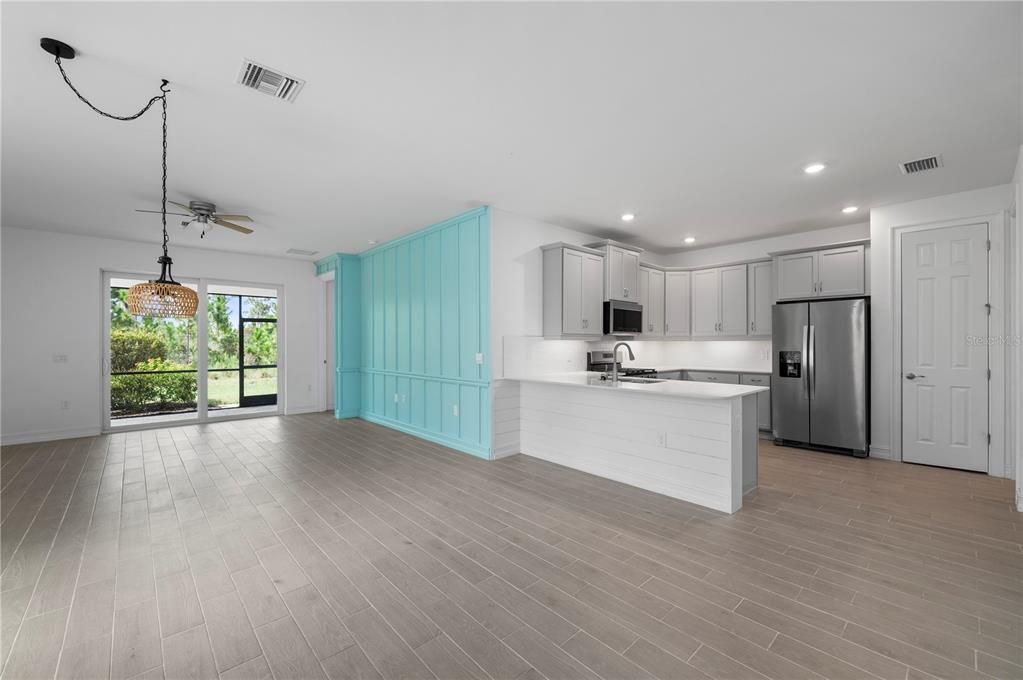 For Sale: $269,900 (2 beds, 2 baths, 1516 Square Feet)