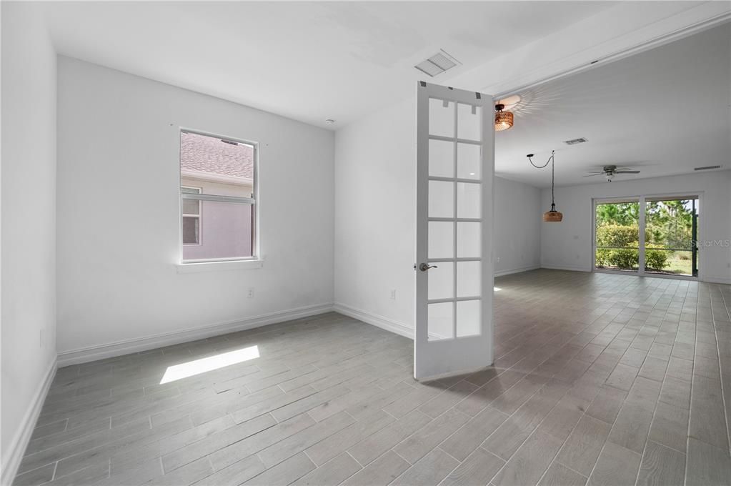 For Sale: $269,900 (2 beds, 2 baths, 1516 Square Feet)