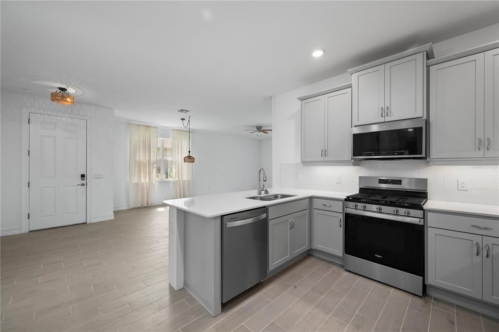 For Sale: $269,900 (2 beds, 2 baths, 1516 Square Feet)