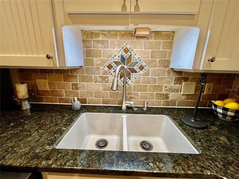For Sale: $189,900 (2 beds, 2 baths, 1130 Square Feet)