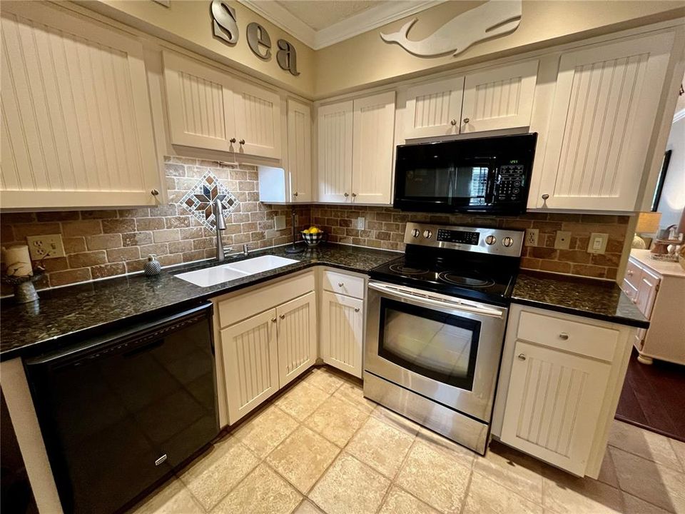 For Sale: $189,900 (2 beds, 2 baths, 1130 Square Feet)