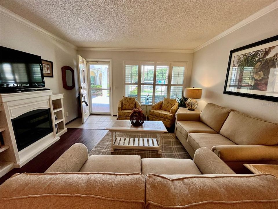 For Sale: $189,900 (2 beds, 2 baths, 1130 Square Feet)
