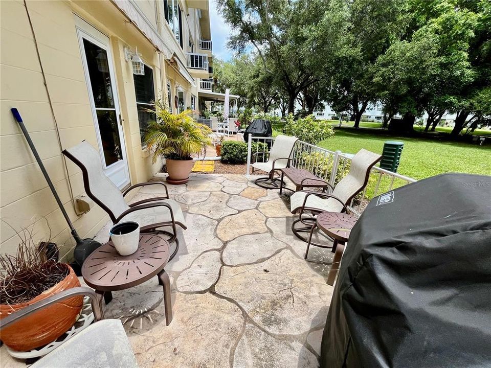 For Sale: $189,900 (2 beds, 2 baths, 1130 Square Feet)