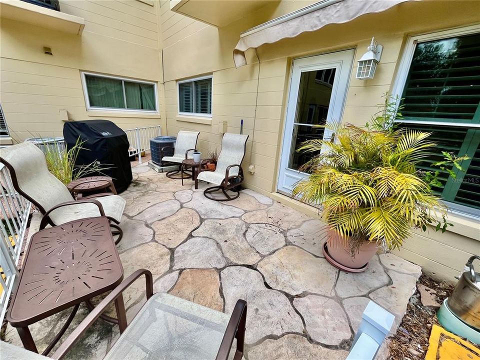 For Sale: $189,900 (2 beds, 2 baths, 1130 Square Feet)