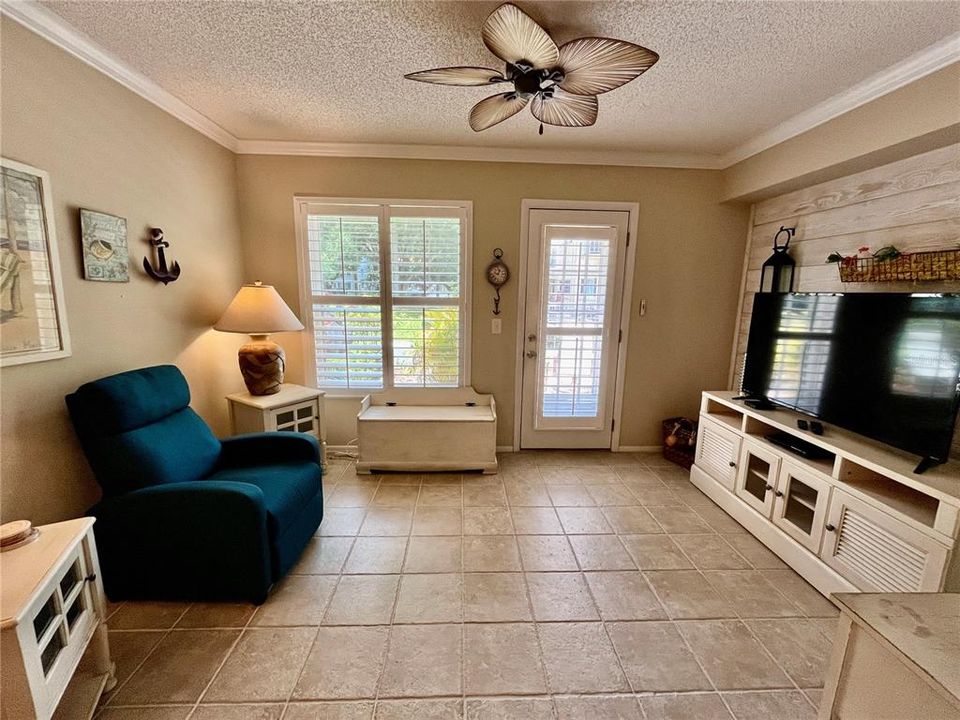 For Sale: $189,900 (2 beds, 2 baths, 1130 Square Feet)