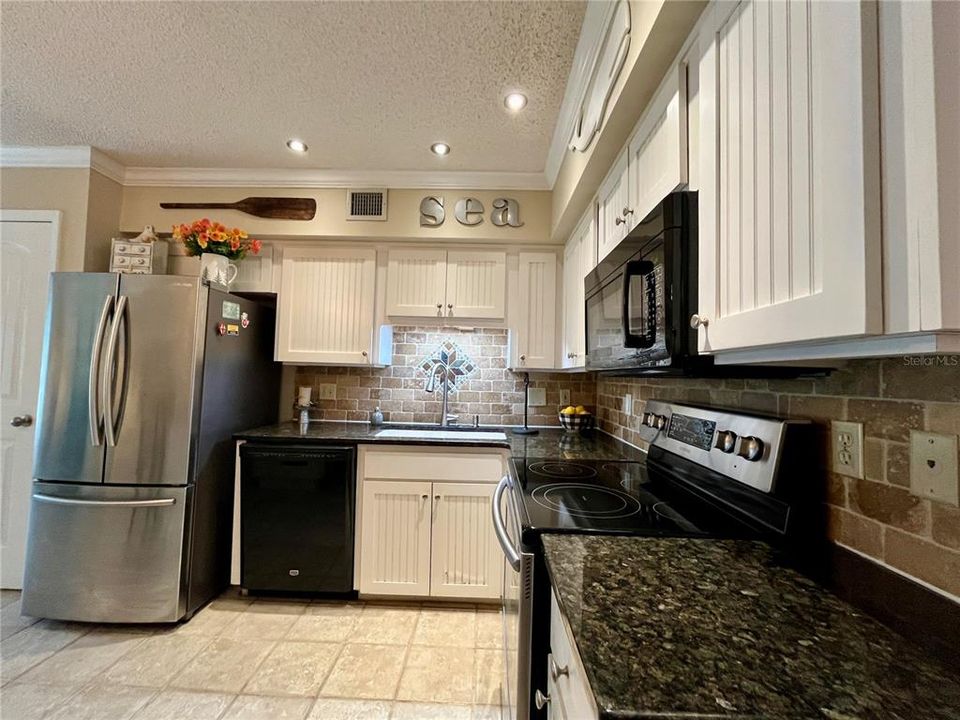For Sale: $189,900 (2 beds, 2 baths, 1130 Square Feet)