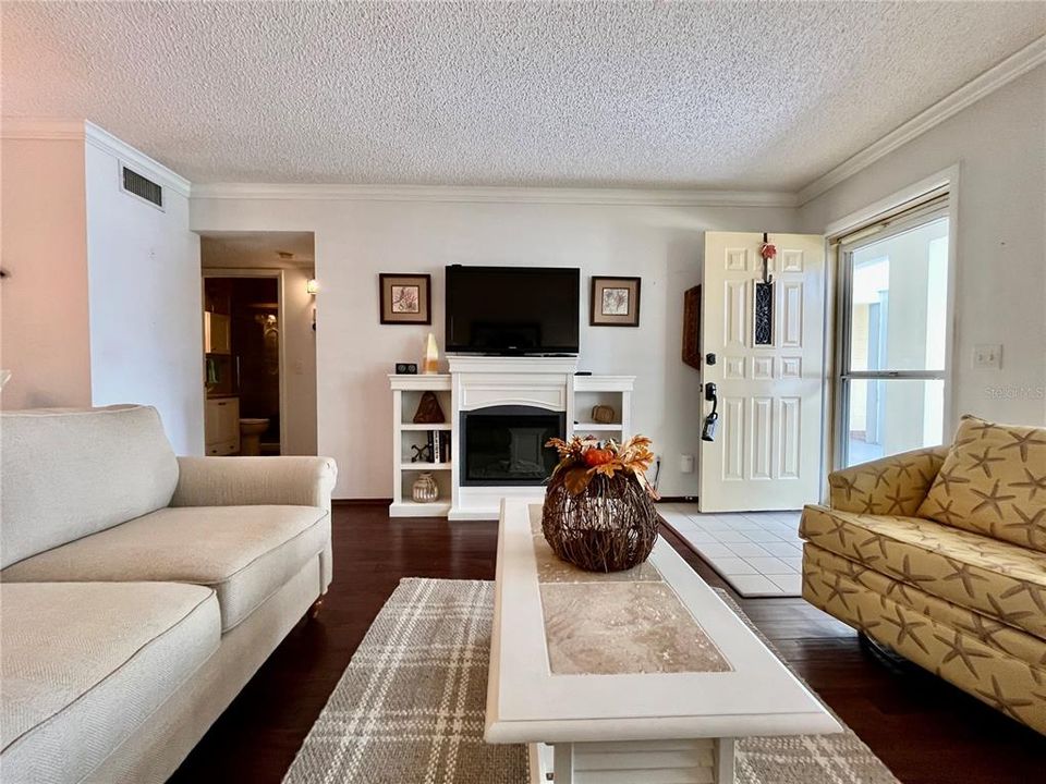 For Sale: $189,900 (2 beds, 2 baths, 1130 Square Feet)