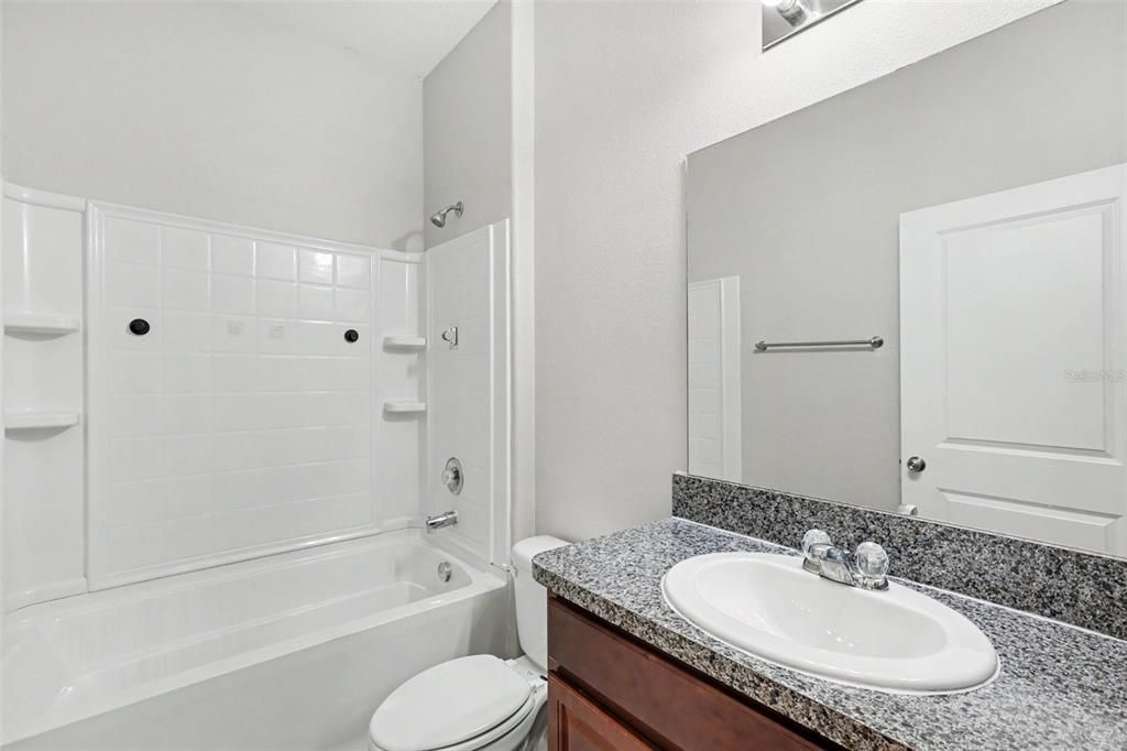 На продажу: $399,900 (5 спален, 3 ванн, 2455 Квадратных фут)