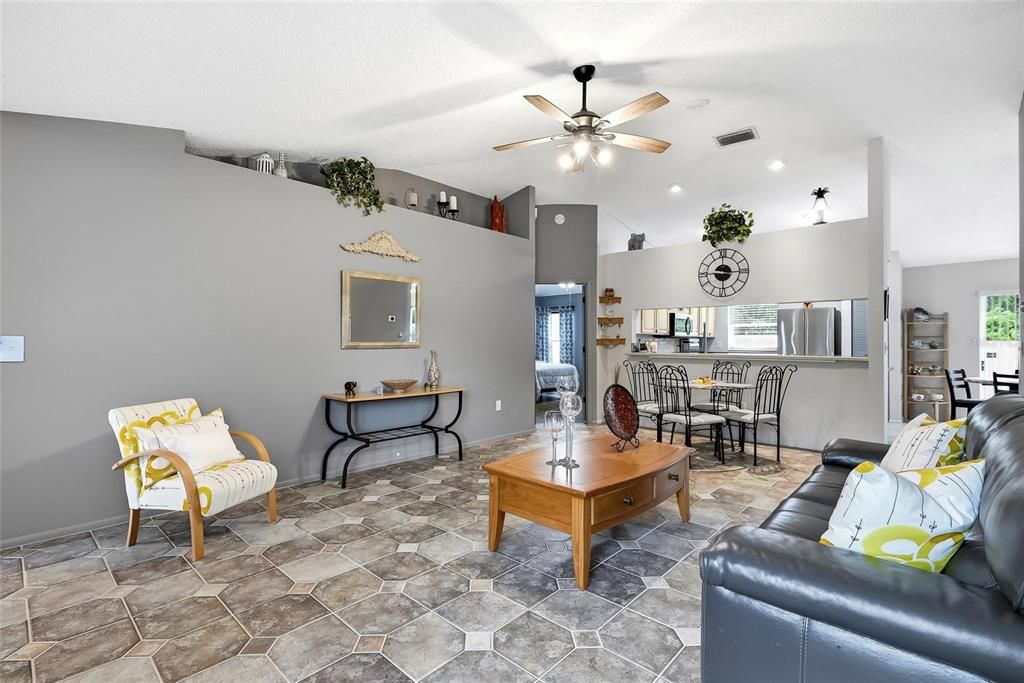 En Venta: $477,900 (3 camas, 2 baños, 1634 Pies cuadrados)