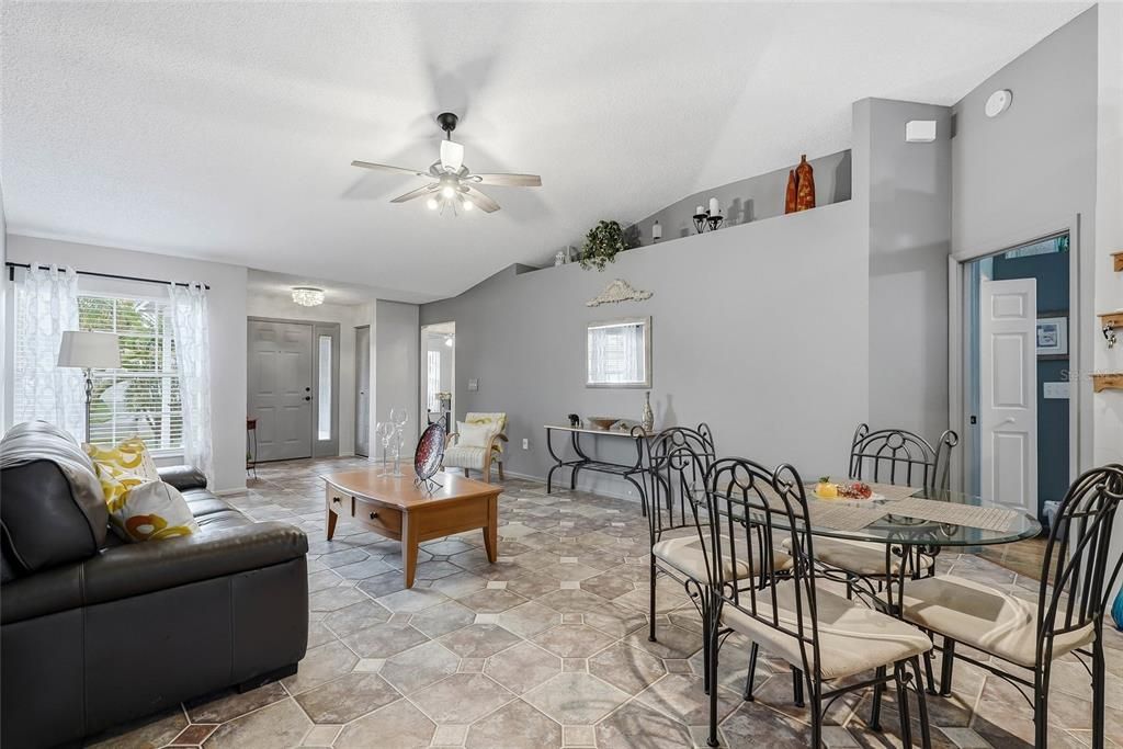 En Venta: $477,900 (3 camas, 2 baños, 1634 Pies cuadrados)