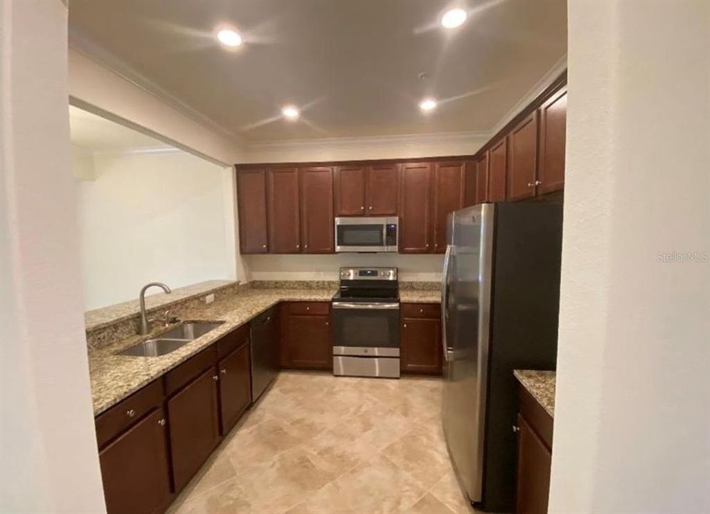 For Rent: $2,500 (3 beds, 2 baths, 1949 Square Feet)