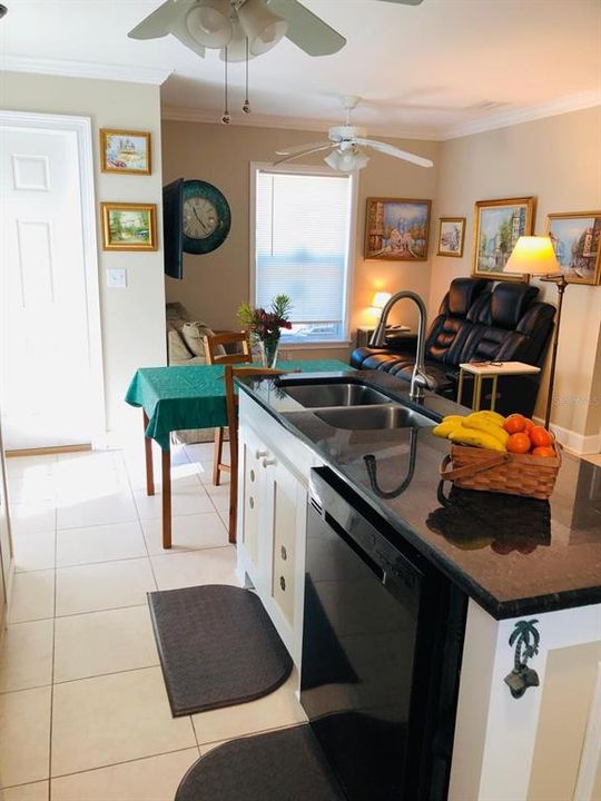 En Venta: $320,000 (2 camas, 2 baños, 1130 Pies cuadrados)