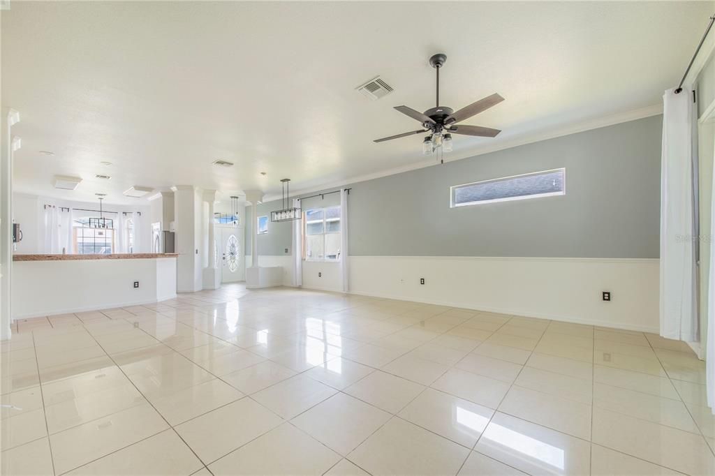 En Venta: $295,000 (3 camas, 2 baños, 1844 Pies cuadrados)