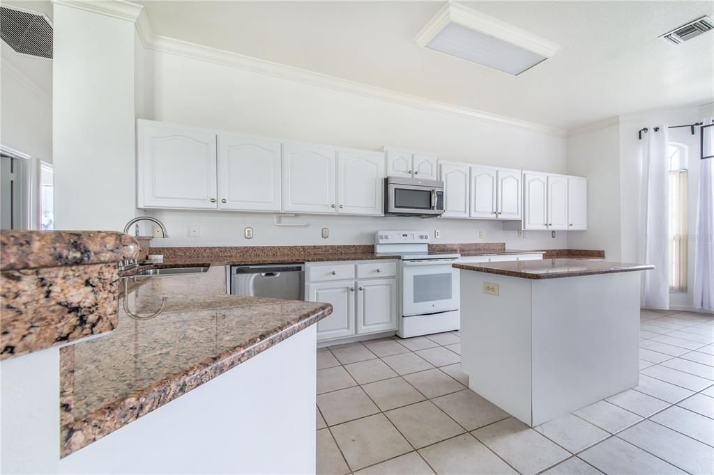 En Venta: $295,000 (3 camas, 2 baños, 1844 Pies cuadrados)