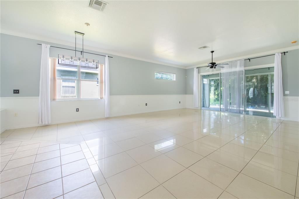 En Venta: $295,000 (3 camas, 2 baños, 1844 Pies cuadrados)