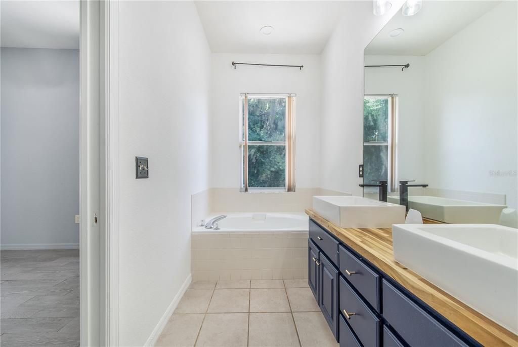 En Venta: $295,000 (3 camas, 2 baños, 1844 Pies cuadrados)