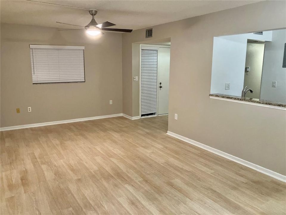 En Venta: $179,900 (2 camas, 2 baños, 897 Pies cuadrados)