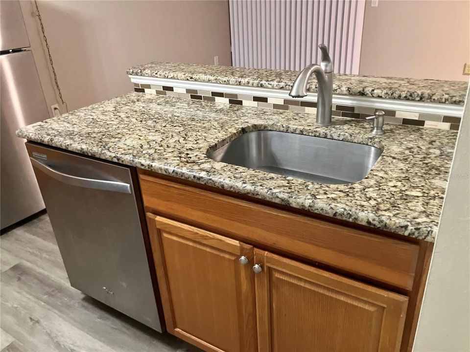 En Venta: $179,900 (2 camas, 2 baños, 897 Pies cuadrados)