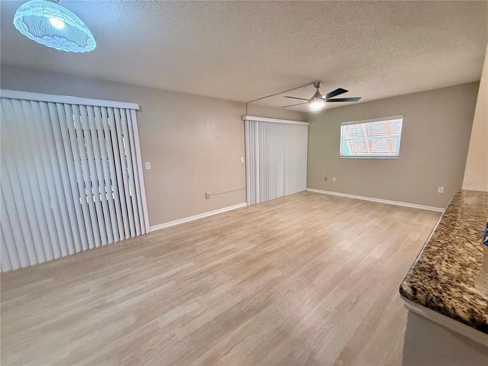 En Venta: $179,900 (2 camas, 2 baños, 897 Pies cuadrados)