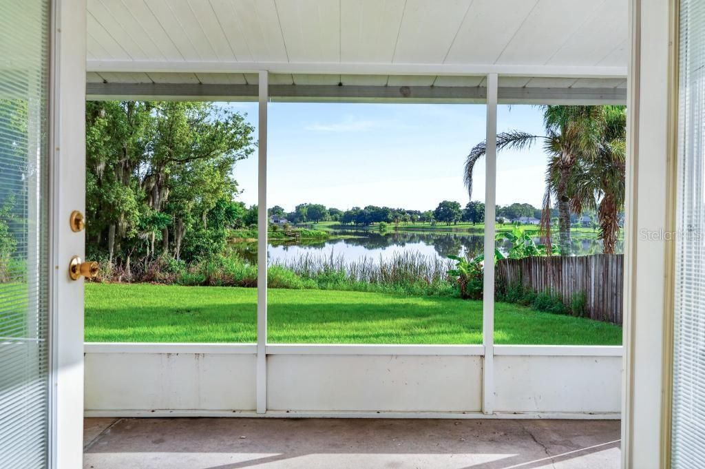 For Sale: $279,000 (2 beds, 1 baths, 884 Square Feet)