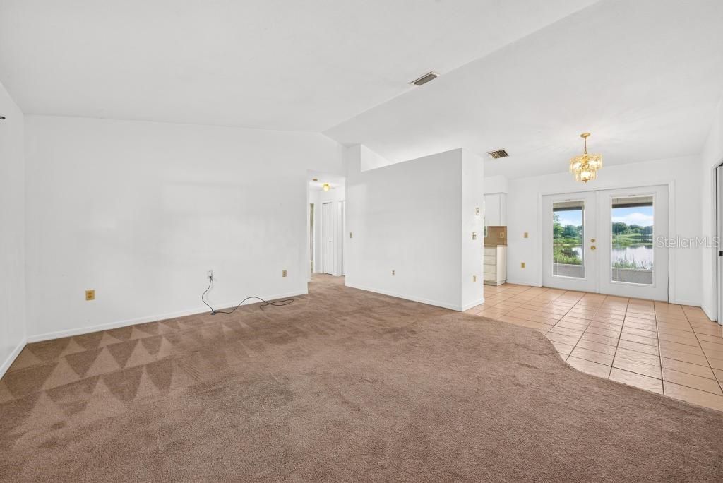 For Sale: $279,000 (2 beds, 1 baths, 884 Square Feet)