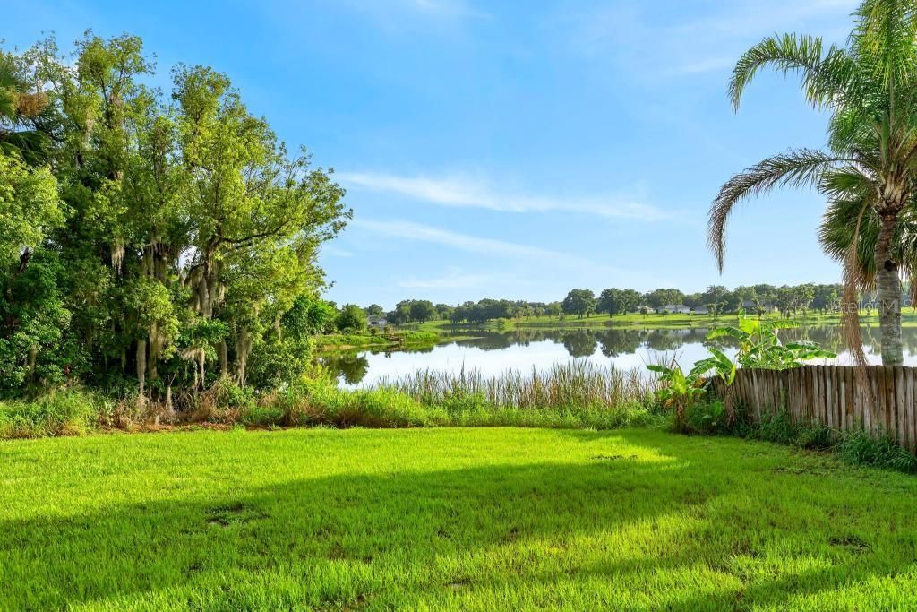 For Sale: $279,000 (2 beds, 1 baths, 884 Square Feet)