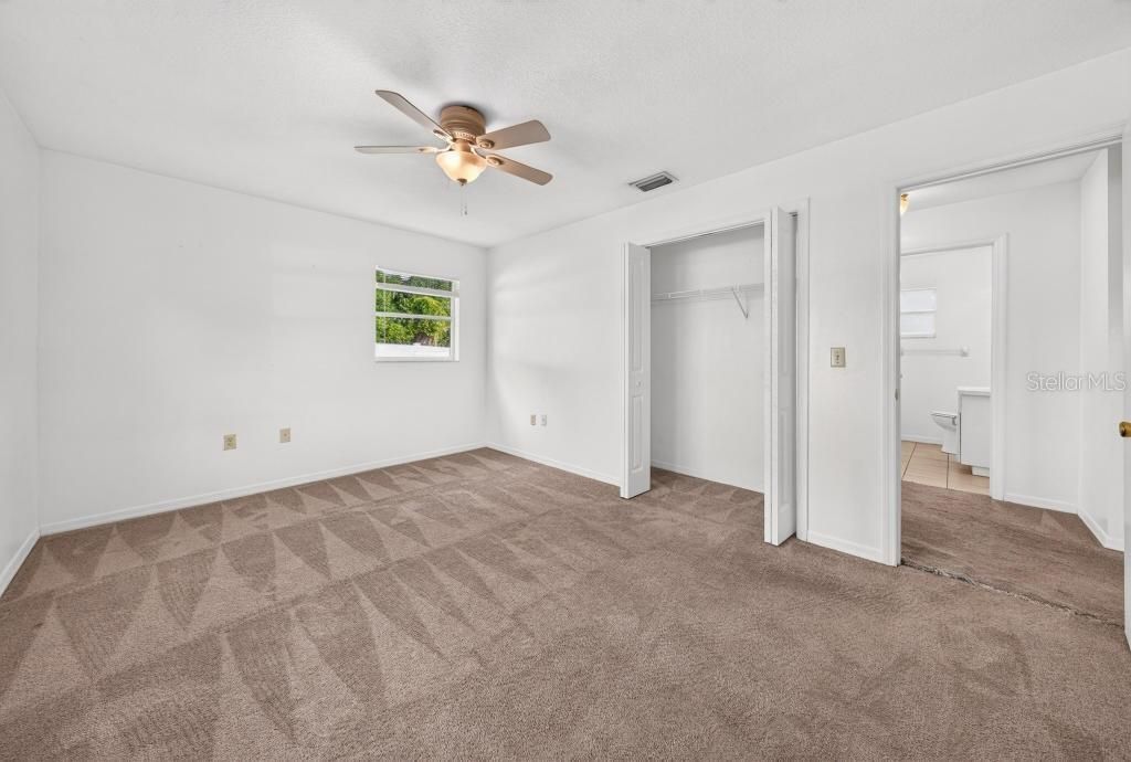 For Sale: $279,000 (2 beds, 1 baths, 884 Square Feet)