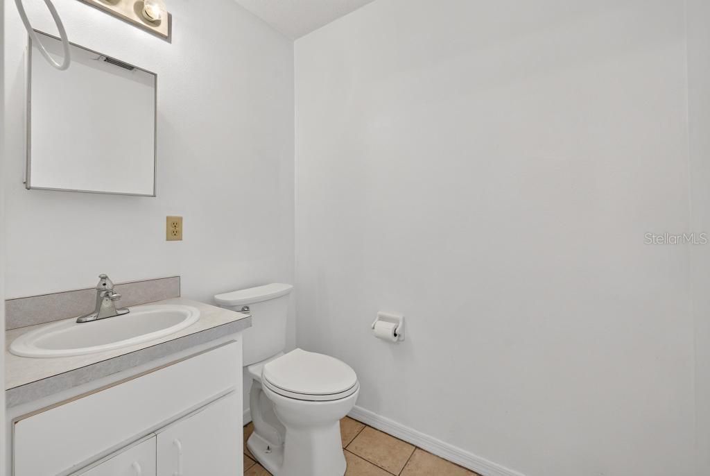 For Sale: $279,000 (2 beds, 1 baths, 884 Square Feet)
