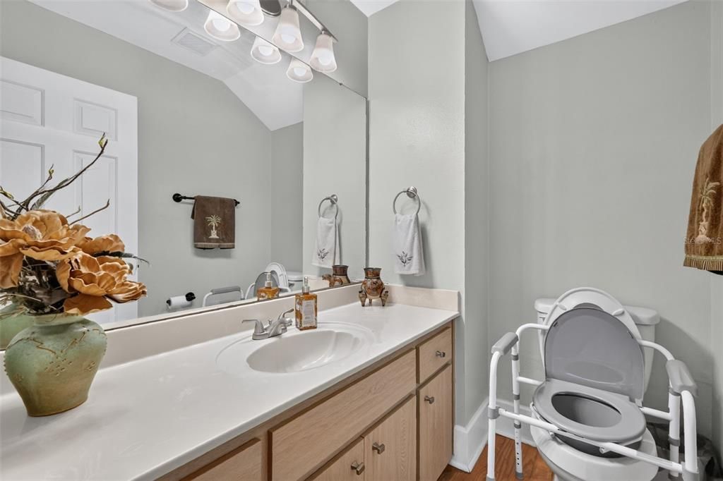 For Sale: $285,000 (3 beds, 2 baths, 1569 Square Feet)