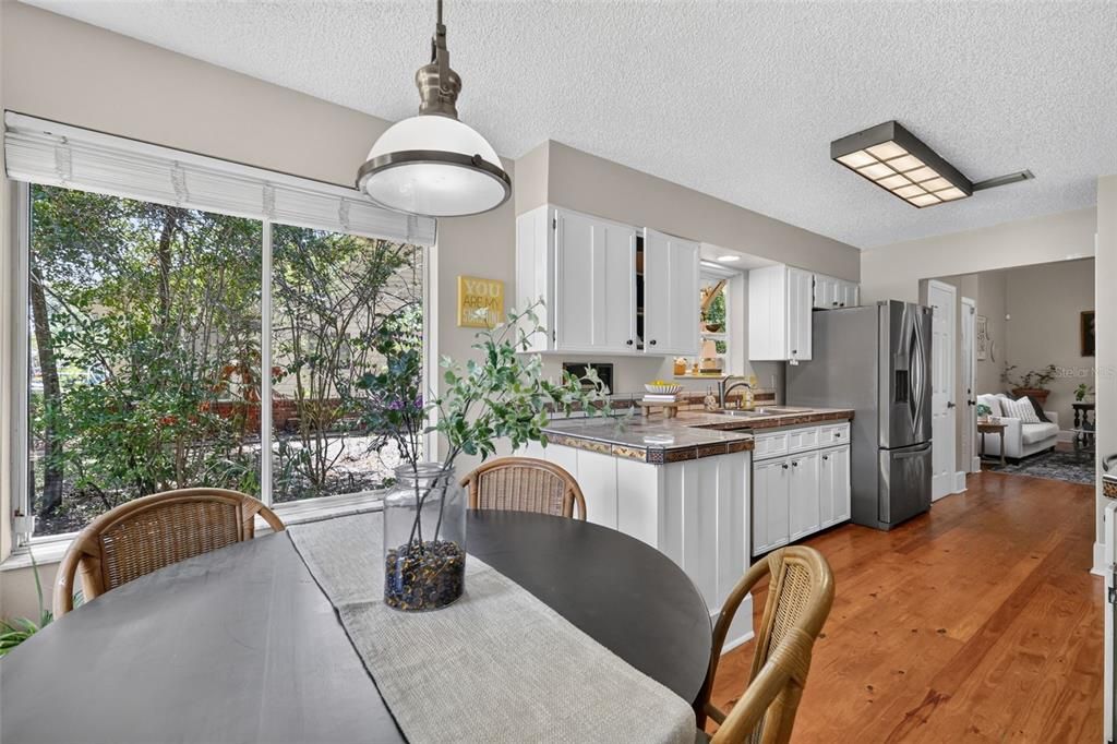 For Sale: $285,000 (3 beds, 2 baths, 1569 Square Feet)