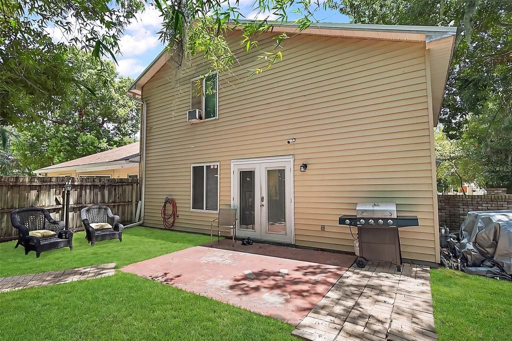 For Sale: $285,000 (3 beds, 2 baths, 1569 Square Feet)