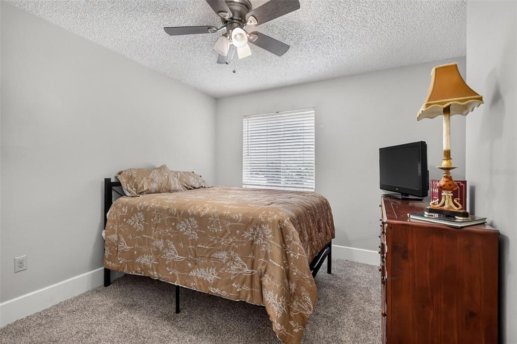 For Sale: $285,000 (3 beds, 2 baths, 1569 Square Feet)