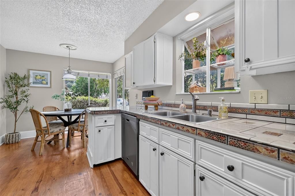For Sale: $285,000 (3 beds, 2 baths, 1569 Square Feet)