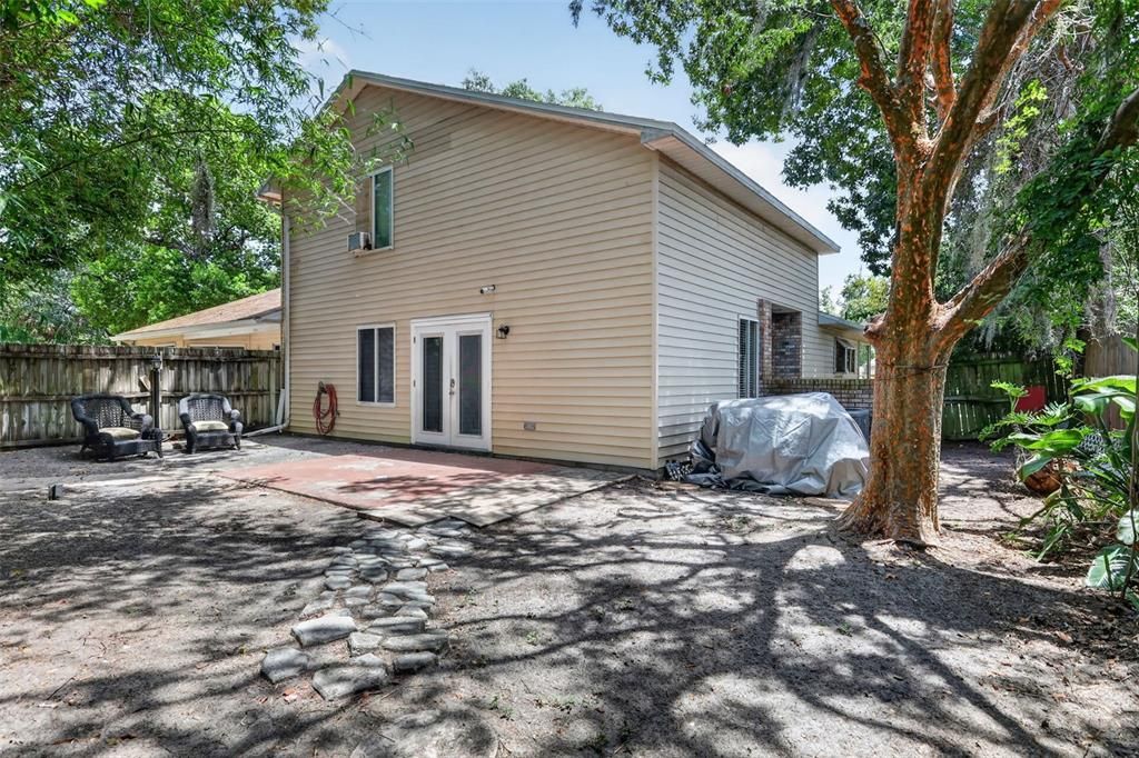 For Sale: $285,000 (3 beds, 2 baths, 1569 Square Feet)