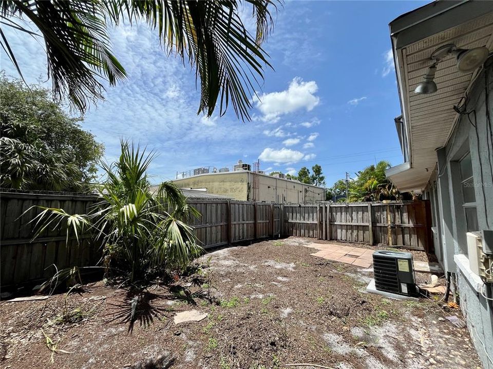 For Rent: $1,800 (2 beds, 1 baths, 775 Square Feet)