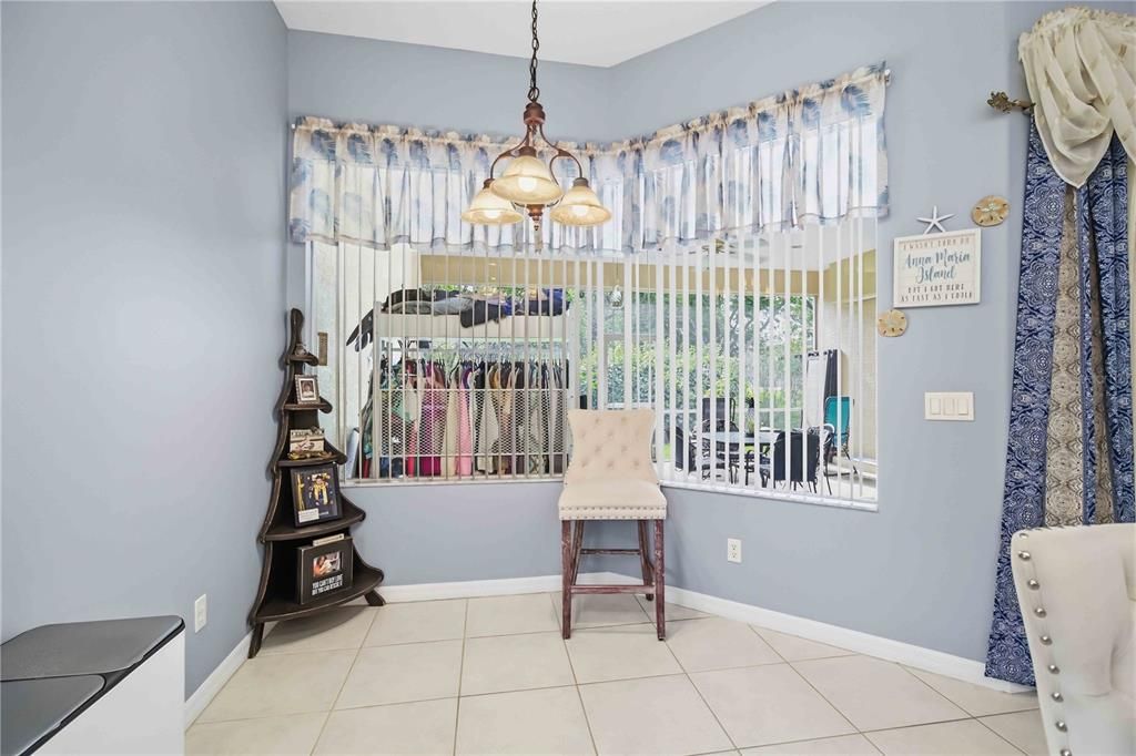For Sale: $319,500 (2 beds, 2 baths, 1697 Square Feet)
