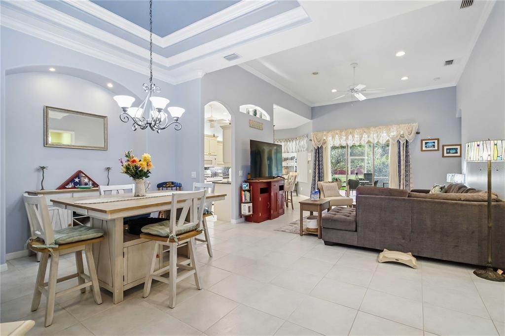 For Sale: $319,500 (2 beds, 2 baths, 1697 Square Feet)