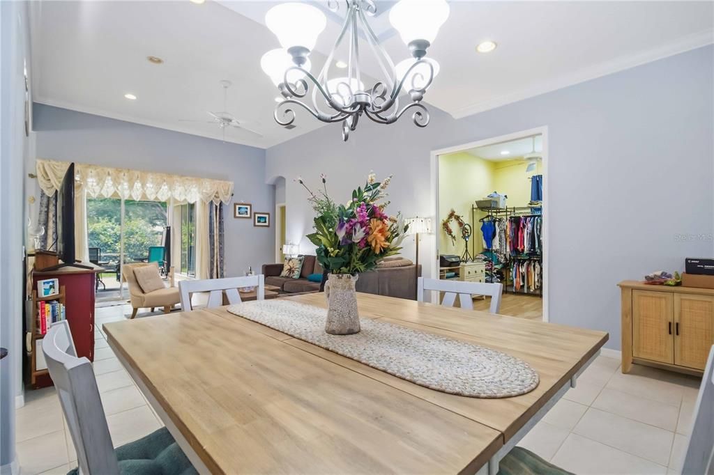 For Sale: $319,500 (2 beds, 2 baths, 1697 Square Feet)