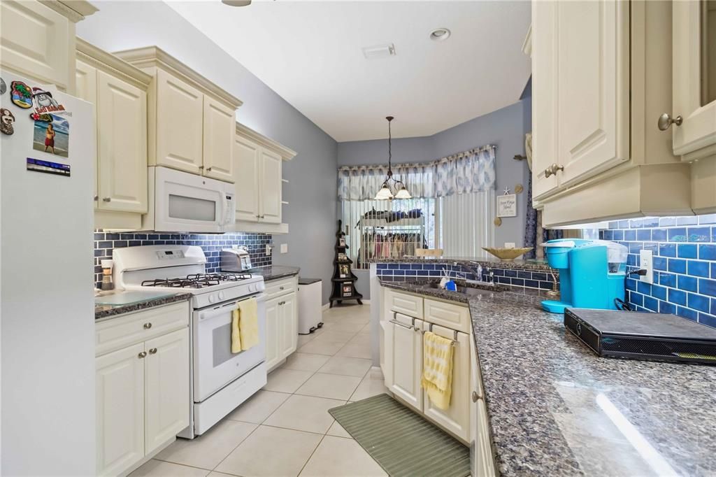 For Sale: $319,500 (2 beds, 2 baths, 1697 Square Feet)