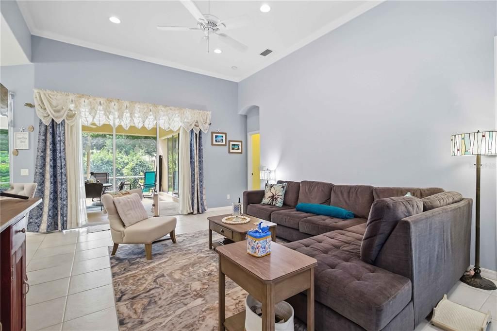 For Sale: $319,500 (2 beds, 2 baths, 1697 Square Feet)