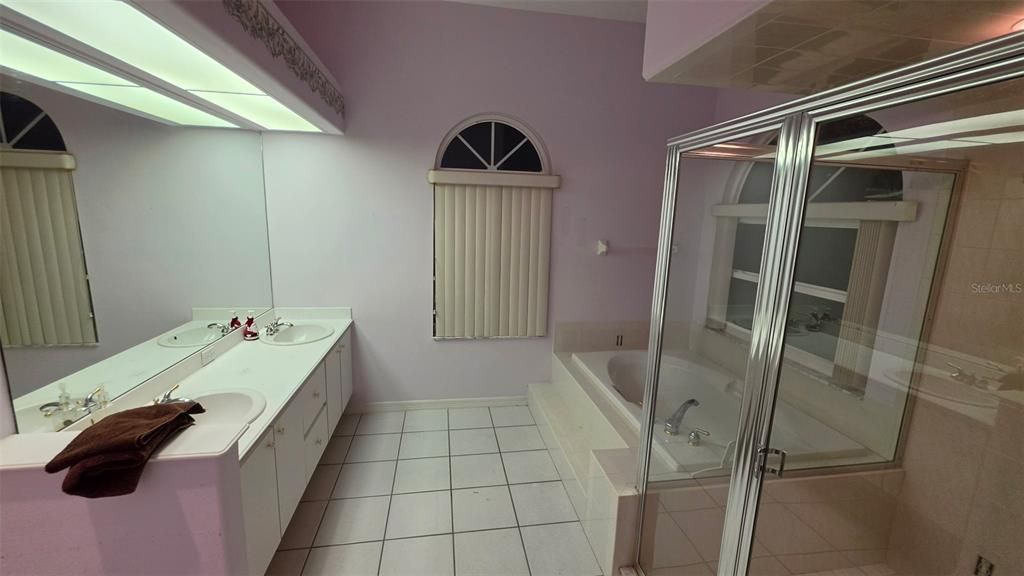 En Venta: $429,900 (4 camas, 3 baños, 2206 Pies cuadrados)