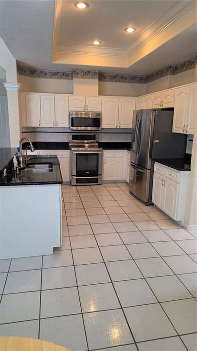 En Venta: $429,900 (4 camas, 3 baños, 2206 Pies cuadrados)
