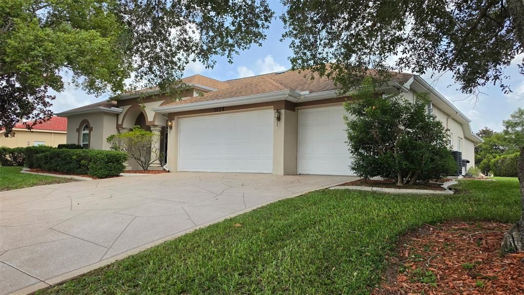 En Venta: $429,900 (4 camas, 3 baños, 2206 Pies cuadrados)