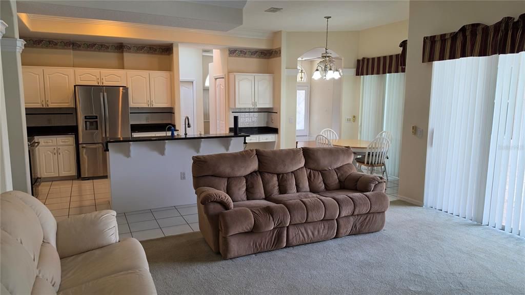 En Venta: $429,900 (4 camas, 3 baños, 2206 Pies cuadrados)