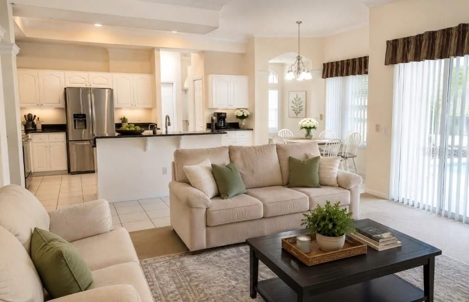 En Venta: $429,900 (4 camas, 3 baños, 2206 Pies cuadrados)